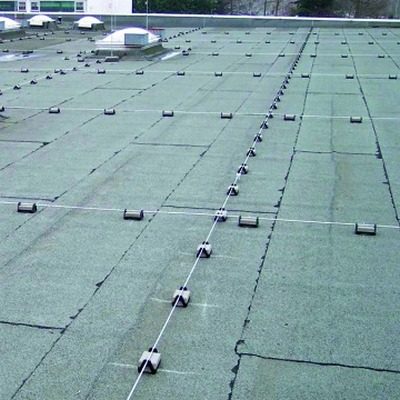 Держатели проводника для плоской кровли